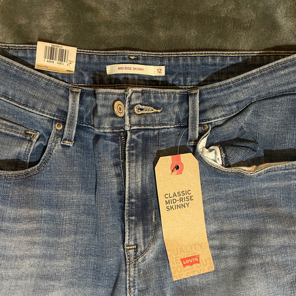 Levi & Strauss